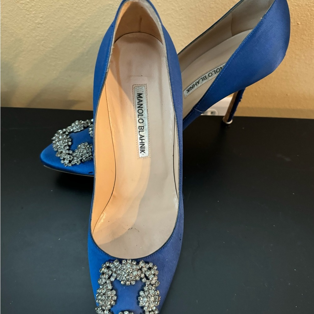 Manolo Blahnik Blue Satin Pumps size 39 - Picture 2 of 8